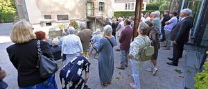 2023 konnte der Verein nach einer anfänglichen Absage ein stilles Gedenken im Hof der Gedenkstätte Leistikowstraße durchführen.