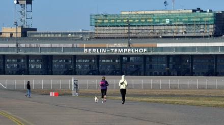 Statt vor dem ehemaligen Flughafen joggte unsere Kolumnistin in Chicago von der Passkontrolle zur Gepäckabgabe. 