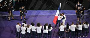 Frankreichs Team für die paralympischen Spiele bei der Abschlussfeier der Olympischen Spiele. 