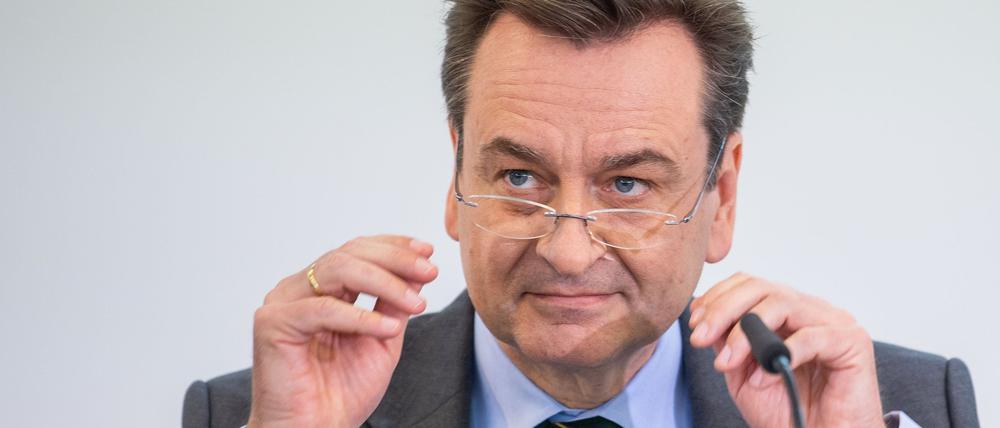 Der Vorstandsvorsitzende der Münchner Rückversicherungs-Gesellschaft, Joachim Wenning, plädiert für weniger gesetzliche Feiertage und eine spätere Rente.