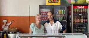 Dagmar Keuenhof und ihr Kollege Mathias Kutscha im Prinzenbad.