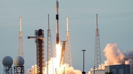 An Bord so einer Falcon-9-Rakete soll die Deutsche Rabea Rogge ins Weltall starten.
