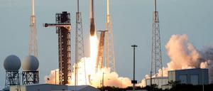 An Bord so einer Falcon-9-Rakete soll die Deutsche Rabea Rogge ins Weltall starten.