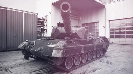 ARCHIV - 20.06.2023, Schleswig-Holstein, Flensburg: Ein Panzer vom Typ ·Leopard 1· steht auf dem Gelände der Firma FFG Flensburger Fahrzeugbau Gesellschaft mbH.