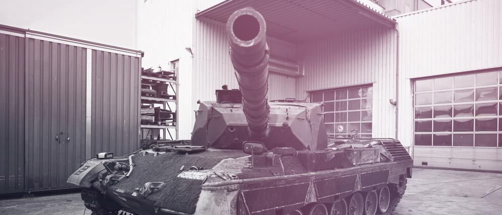 ARCHIV - 20.06.2023, Schleswig-Holstein, Flensburg: Ein Panzer vom Typ ·Leopard 1· steht auf dem Gelände der Firma FFG Flensburger Fahrzeugbau Gesellschaft mbH.