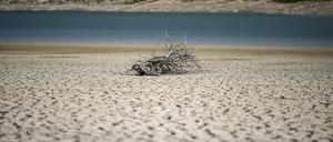 Der Fanaco-See, der einen großen Teil des südlichen Siziliens mit Wasser versorgt, zeigt einen extrem niedrigen Wasserstand nach einem Winter mit sehr geringen Niederschlägen.
