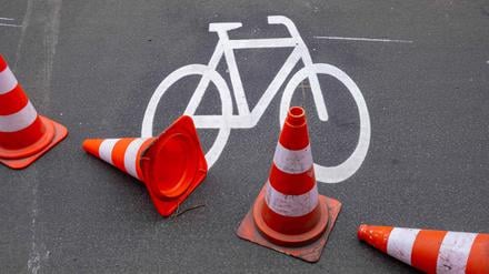 Auf den Radweg in der Schlichtallee in Berlin-Rummelsburg müssen Radfahrer wohl noch mindestens ein Jahr warten. 