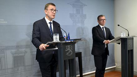 Der estnische Premierminister Kristen Michal und der finnische Premierminister Petteri Orpo während ihrer Pressekonferenz.