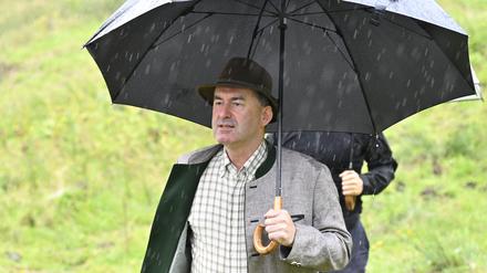 Hubert Aiwanger, bayerischer Wirtschaftsminister, bei der jährlichen Hauptalmbegehung in Oberbayern. 