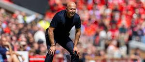 Kein Bart und auch keine Kappe. Arne Slot kommt zumindest optisch daher wie der Anti-Klopp.