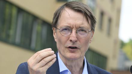 Nach der parlamentarischen Sommerpause will Karl Lauterbach (SPD) einen Vorschlag zur Reform der Pflege vorlegen. 