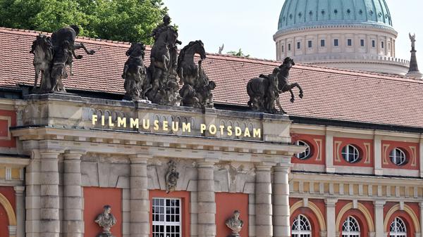 Im hinteren Teil des Filmmuseums Potsdam wird bis Ende Dezember 2025 umgebaut – bei laufendem Betrieb.