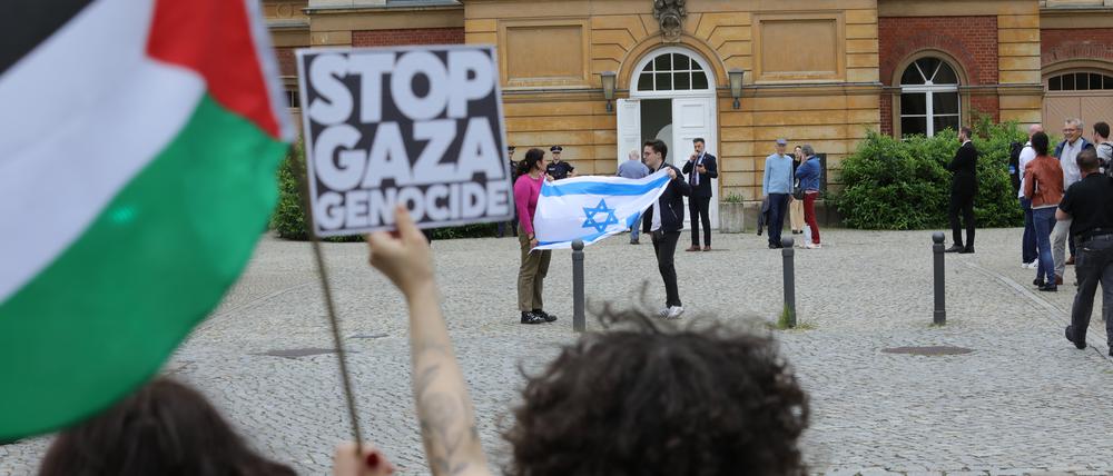 Auch als der israelische Botschafter im Mai an der Uni Potsdam sprach, trafen propalästinensische und -israelische Studierende aufeinander.