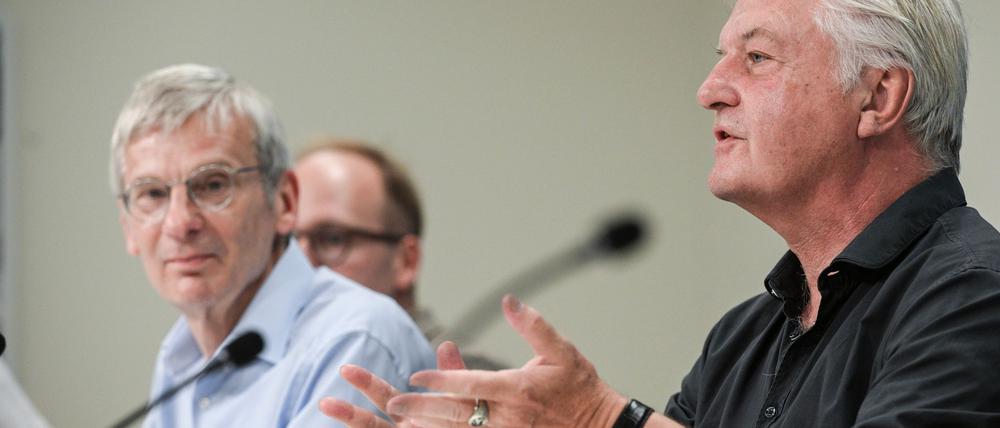 Der Herausgeber des rechtsextremen „Compact“-Magazins, Jürgen Elsässer, nimmt an der Seite des Fraktionschefs der AfD im brandenburgichen Landtag, Christoph Berndt, Stellung zu Entscheidung des Bundesverwaltugnsgerichts.