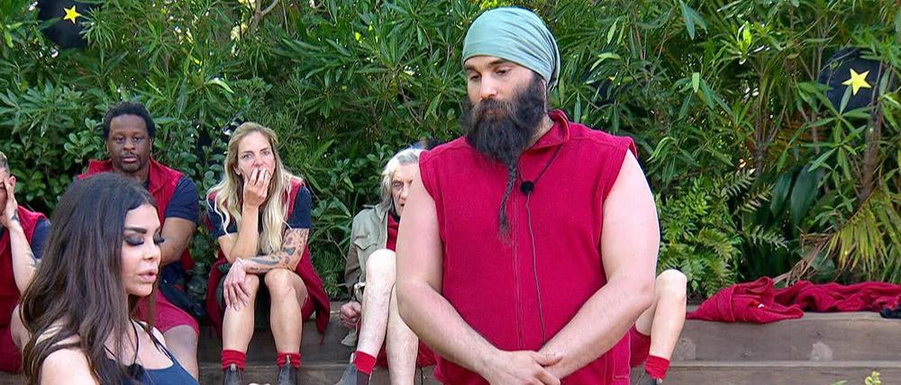 Reality-TV-Star David Ortega, hier zusammen mit Kader Loth am Steh-Imbiss, will als bekennender Veganer keine Lammhirne essen.