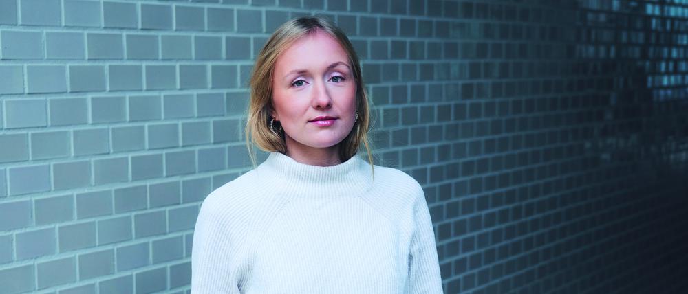 Autorin Ruth-Maria Thomas zeigt in ihrem neuen Buch: Man lässt sich in einer Beziehung nicht so schlecht behandeln, wenn man nicht vorher erlernt hat, dass das die Norm ist. Man wird zur Frau gemacht.