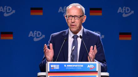 Jörg Urban, AfD-Vorsitzender in Sachsen, spricht beim Bundesparteitag der AfD in der Grugahalle in Essen. 
