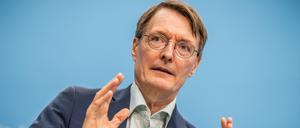 Karl Lauterbach (SPD), Bundesminister für Gesundheit, nimmt an einer Presskonferenz zur Reform der Notfallversorgung teil. Er gibt Entwarnung für eine riskante Ausbreitung von Mpox in Deutschland.