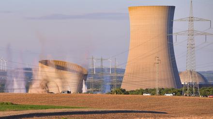 Im AKW Grafenrheinfeld wurden im August die Kühltürme gesprengt: Der Ökonom Marcel Fratzscher argumentiert, dass Zerstörung auch Platz für Innovation und Neues schaffen kann.