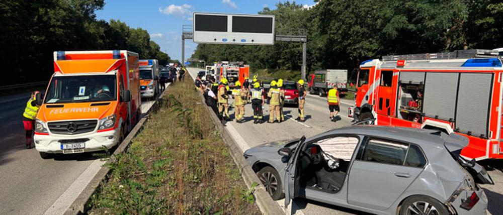 Fünf Personen wurden bei dem schweren Unfall verletzt.