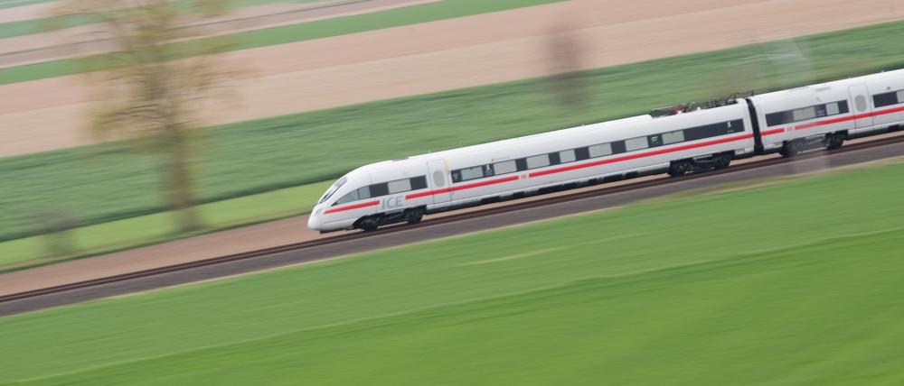 Auf der Bahnstrecke zwischen Hamburg und Berlin soll vier Monate lang gebaut werden. (Archivfoto)