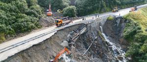 Die Passstraße über den Arlberg in Österreich ist nach einem schweren Unwetter gesperrt.