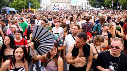 Die Straße des 17. Juni gehört am Sonnabend den Techno-Fans. Zur Parade „Rave the Planet“ werden Hunderttausende Menschen erwartet. 