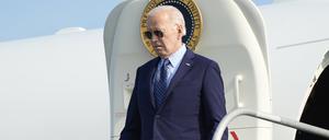 16.08.2024, USA, Philadelphia: US-Präsident Joe Biden kommt auf dem Philadelphia International Airport in Philadelphia an. Foto: Manuel Balce Ceneta/AP +++ dpa-Bildfunk +++