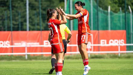 Korina Janez (l.) und Athanasia Moraitou(r.) freuen sich auf den Saisonstart.