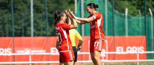 Korina Janez (l.) und Athanasia Moraitou(r.) freuen sich auf den Saisonstart.