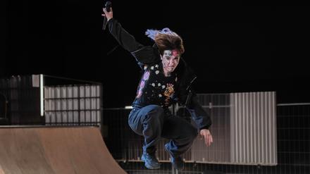 Mette Ingvartsens "Skatepark" bei Tanz im August, Credit: Bea Borgers