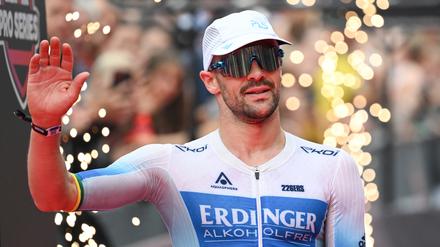 Patrick Lange aus Deutschland kommt auf dem achten Platz ins Ziel auf dem Römerberg. 