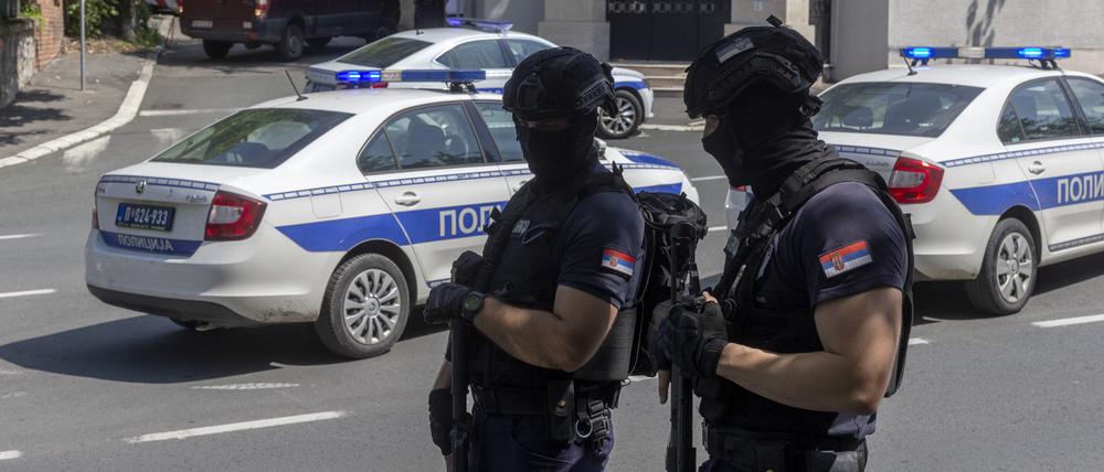 Serbische Polizisten (Archivbild).