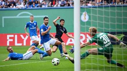 Ibrahim Maza trifft zum 2:1 und bringt Hertha damit wieder auf Kurs.