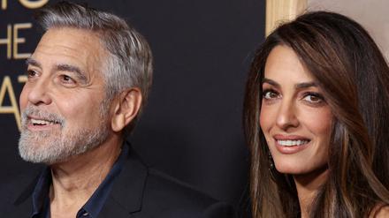 Regisseur George Clooney und seine Frau, die Anwältin Amal Clooney, besuchen eine Premiere für den Film „The Boys in the Boat“ (Archivbild).