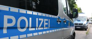 Polizeifahrzeuge in Nahaufnahme (Symbolbild)