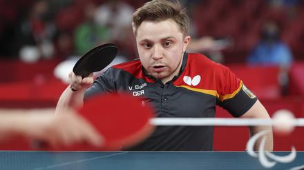Valentin Baus, 28, sitzt aufgrund der erblich bedingten Glasknochenkrankheit im Rollstuhl. Bei den Paralympics in Tokio gewann er Gold im Einzel.