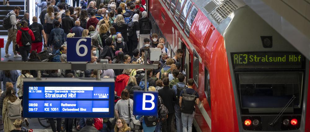 Die Regionalzüge in den Ballungsgebieten sind schon heute oft brechend voll. 