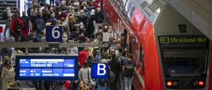 Die Regionalzüge in den Ballungsgebieten sind schon heute oft brechend voll. 