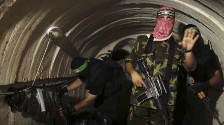 Hamas-Kämpfer in einem Tunnel im Gazastreifen.