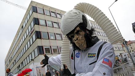 Etwa 500 Teilnehmer trafen sich zu einer Demonstration für den Erhalt des Kunst- und Kulturzentrums „Rechenzentrum“ in Potsdam