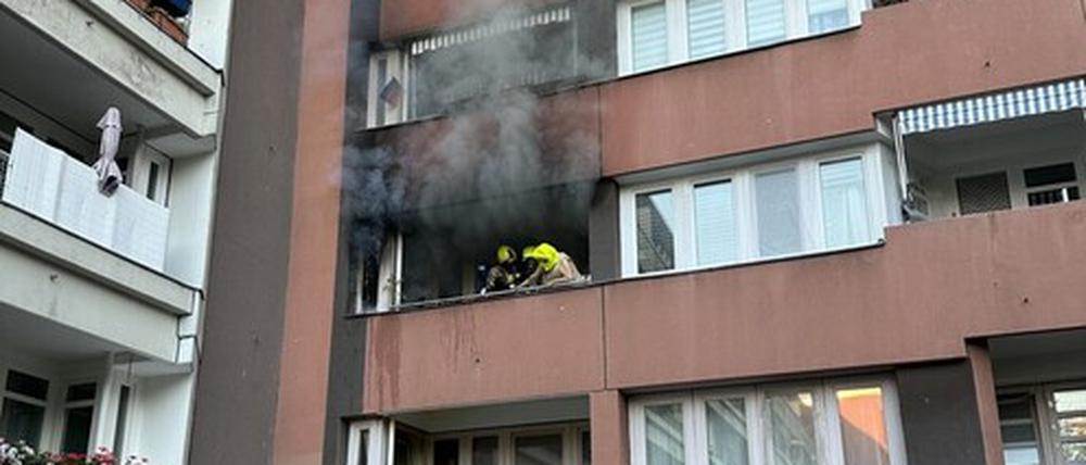 Die Berliner Feuerwehr wurde zu einem Brand in der Sophie-Charlotten-Straße alarmiert.