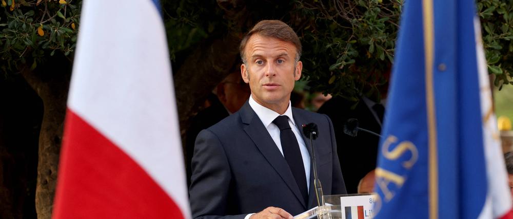 Präsident Emmanuel Macron hat erst Olympia genossen, dann den 80. Jahrestag der Befreiung in Südfrankreich gefeiert und will sich jetzt wieder der politischen Krise zuwenden.