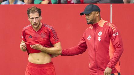 Zwischen Leon Goretzka (li.) und Trainer Vincent Kompany scheint eine gewisse Distanz zu herrschen.