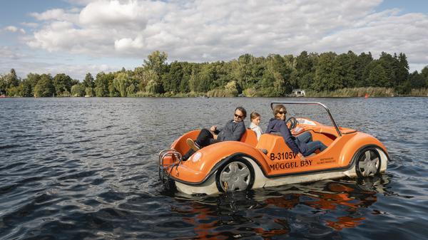 Am Kleinen Müggelsee lohnt sich der Umstieg vom Fahrradsattel in die Sitzschale.