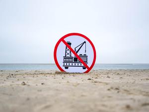 Vor Borkum darf – trotz Protest – nun Gas gebohrt werden. 