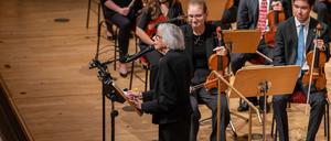 Die 102-jährige Holocaustüberlebende Margot Friedländer spricht zum Konzert der Angelika Prokopp Sommerakademie der Wiener Philharmoniker im Konzerthaus am Gendarmenmarkt am 20.8.2024, Foto: Stefan Maria Rother