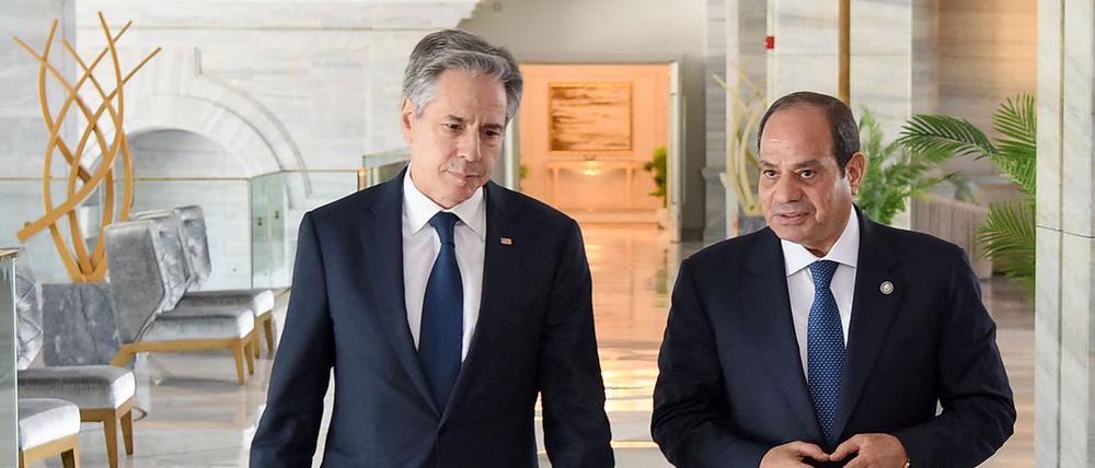 US-Außenminister Blinken mit dem ägyptischen Präsidenten Abdel Fattah al-Sisi (re.) in Alamein in Nordägypten. Zuvor hatte Blinken Israel besucht.