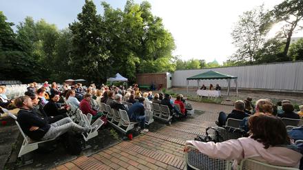 Die Bühne auf der Freundschaftsinsel bietet ein abwechslungsreiches Programm. Im Juni war erstmals auch das Literaturfestival Lit.Potsdam zu Gast.
