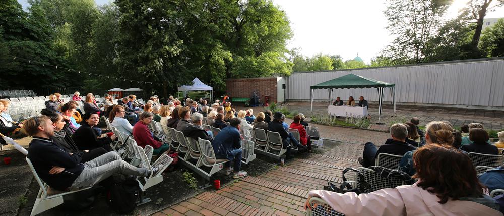 Die Bühne auf der Freundschaftsinsel bietet ein abwechslungsreiches Programm. Im Juni war erstmals auch das Literaturfestival Lit.Potsdam zu Gast.
